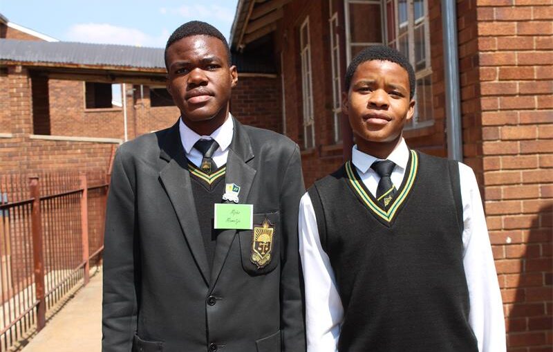 Anyone interested in assisting Mpho Mametje and Cebo Ncise with sports gear, running shoes, or sponsorship can contact Vryburger High School directly at 011 828 9047.