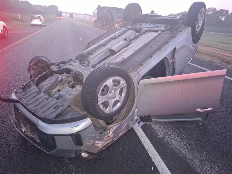 Emergency services extracted four survivors and recovered a driver's body following an early-morning collision between a hatchback and a superlink truck trailer in Ekurhuleni.