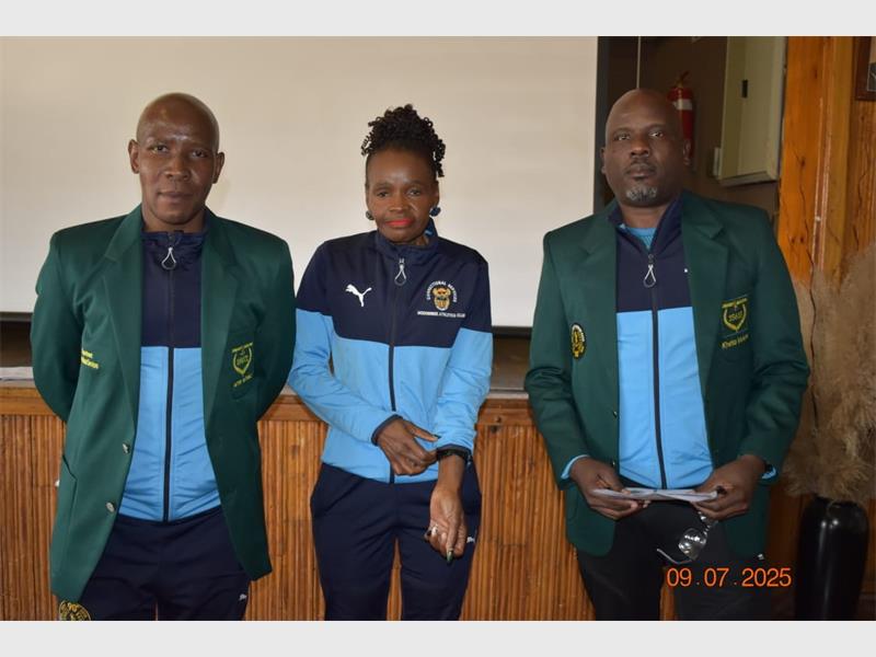 Fifteen officials finished the marathon race in time; a ceremony was held to celebrate them.