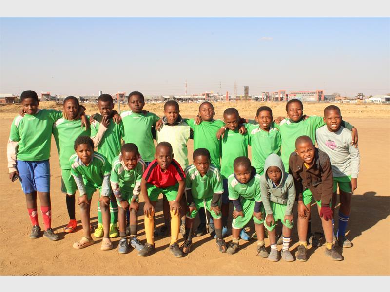 Young talents from FC Manu and Thubelisha United delivered an exciting clash in the U11 School Holiday Tournament, with FC Manu emerging victorious after a dynamic tactical shift.