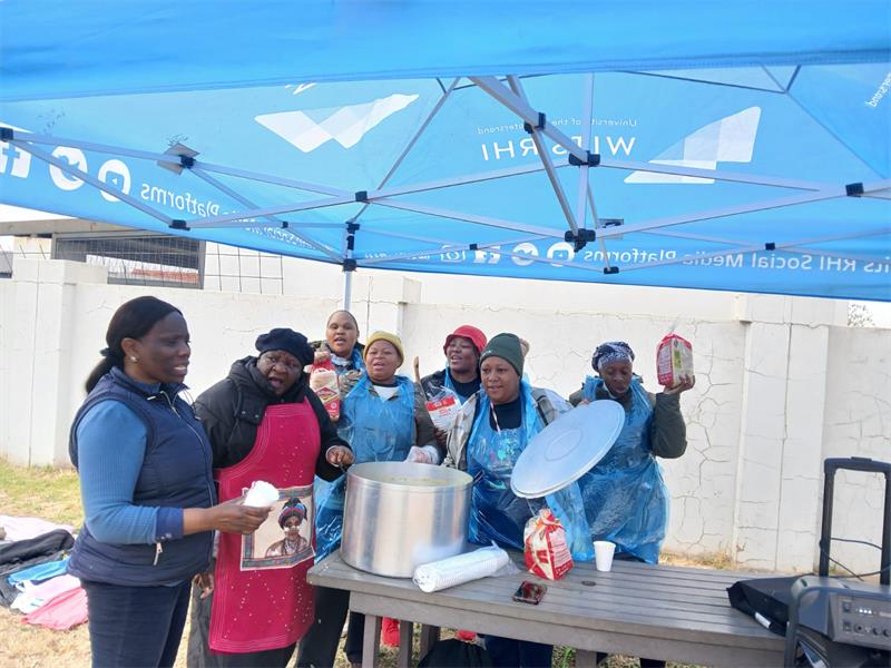 The Simunye Men’s Club is uplifting patients at the Simunye Clinic by serving hot soup and promoting health awareness as part of Mandela Month.