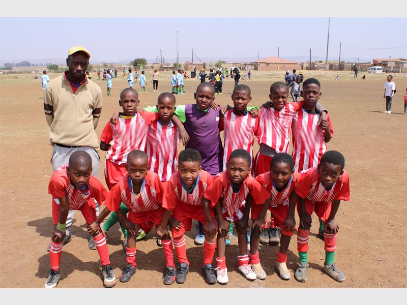 Tsakani’s young football talents lit up the Ext 13 Green Point ground as Kopano FC edged out Bazozwa FC in a tightly contested U11 friendly match.
