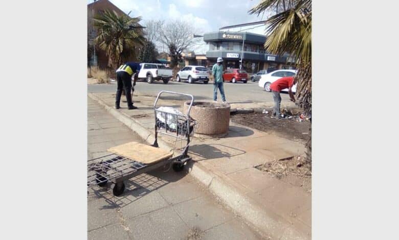 Car guards at Palm Springs Shopping Centre cleaned the parking lot themselves after complaints from shoppers. They say a cleaner space helps protect their livelihood.