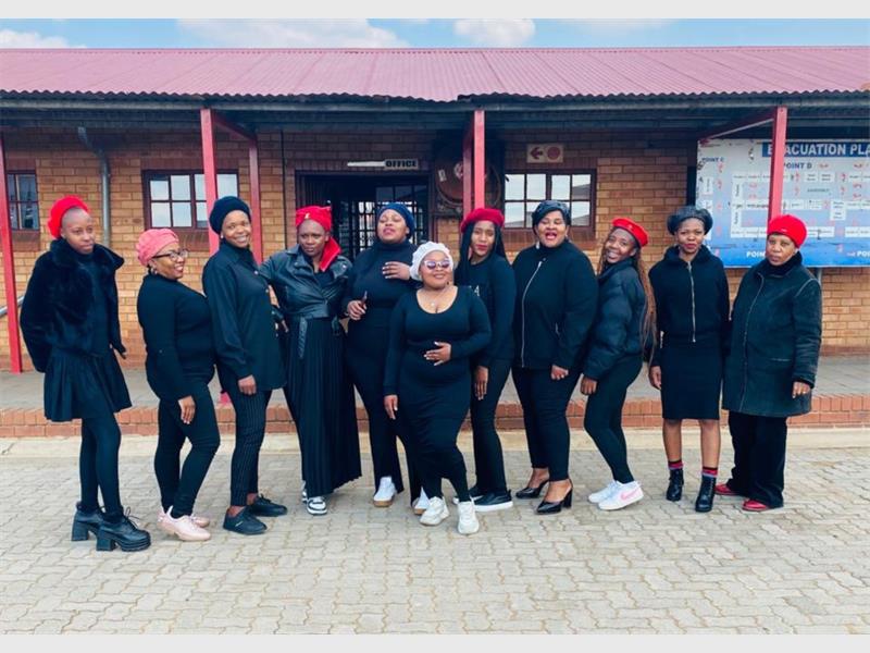In a powerful show of unity and respect, teachers at Langaville Primary School marked Women’s Day by dressing in black and wearing traditional headwraps. The gesture sparked conversations about women’s strength, resilience and cultural pride.