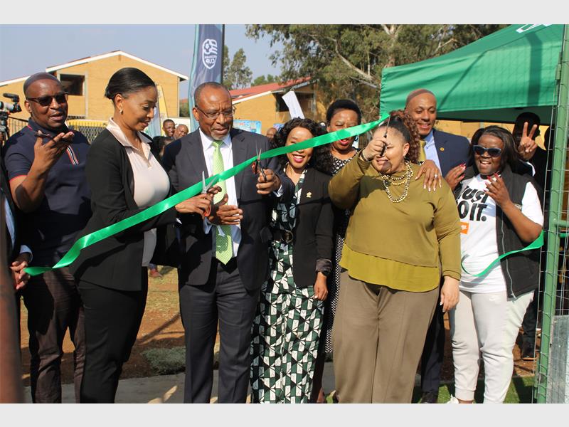 The champions of the 2024/25 Nedbank Cup, Kaizer Chiefs, have turned victory into legacy by gifting Phulong Secondary a state-of-the-art sports court that will benefit learners and the wider Kwa-Thema community.