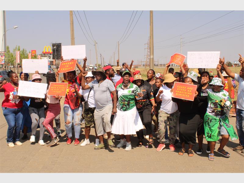 Residents gathered outside Tsakane Magistrate’s Court in support of a young girl allegedly molested at school, calling for justice and greater protection of children in learning spaces.