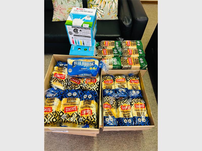 Springs Girls High School is backing KwaThema’s bread project by donating bread and milk until year-end, teaching learners the spirit of Ubuntu while helping job seekers in the community.