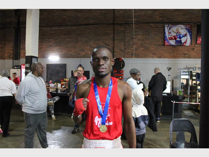 KwaThema fighters went head-to-head at Bert Collins’ boxing event in Springs which allowed Thabo Zulu to get his victory.