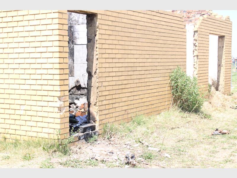 Residents and funeral workers are raising the alarm over sinking graves and neglected cemeteries in Ekurhuleni.