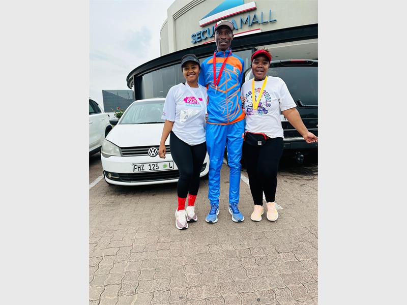 Simphiwe Bashin Swelankomo ran his fastest 10km yet, finishing second at Secunda Mall’s Take Heart Race alongside family participants Nomvuyo and Thabisa Swelankomo.