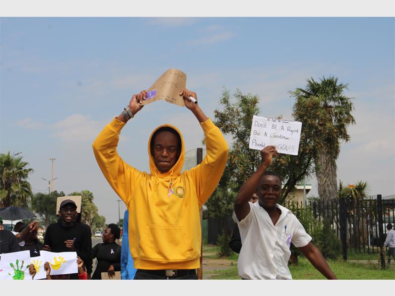 Backed by the community, Mamosa learners called on the police to respond faster to GBV and missing children cases, handing over a petition led by a brave nine-year-old voice.