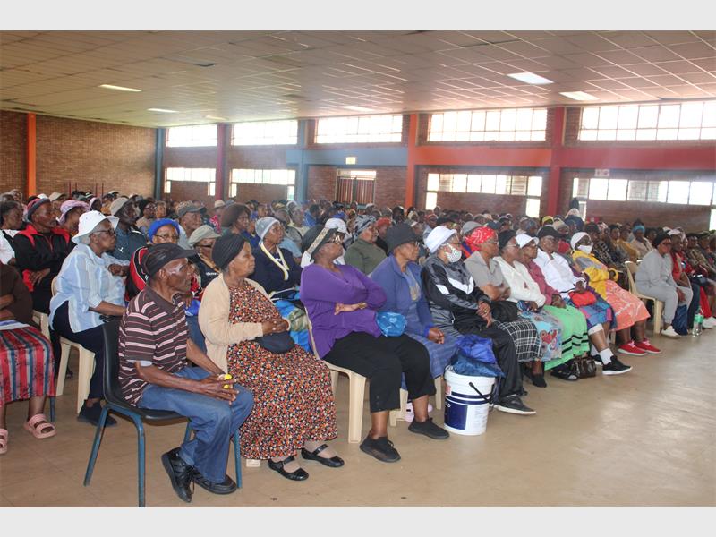 Pensioners gathered at the Kwa-Thema Old Age Home on Thursday for an information session hosted by Ward 77, where SASSA and municipal officials warned seniors about festive-season scams, unsafe queues, fake insurance schemes, and advised them on how to maximise their indigent municipal benefits.