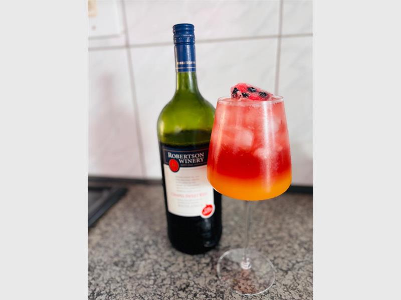 Here’s a quick and easy recipe to add a splash of festive cheer to your holiday gatherings at home!