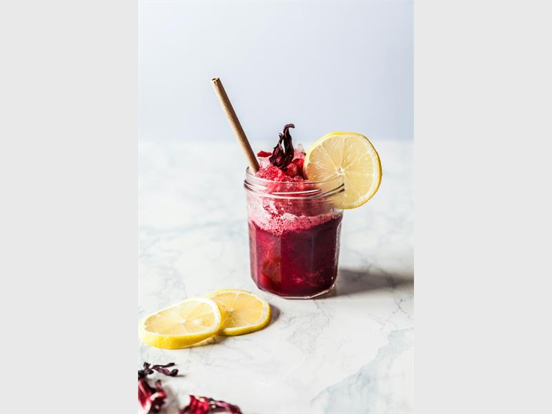 From sparkling water to fruity juices and creative mocktails, there are plenty of tasty alternatives that let you enjoy the festivities without alcohol.