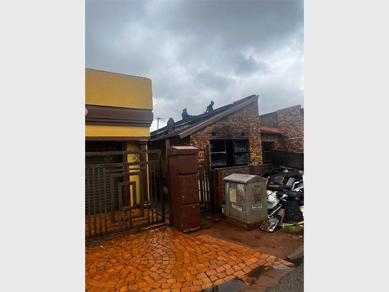 A family in Kwa-Thema’s Mthembu Village is reeling after a devastating house fire broke out in the early hours of December 13, leaving several rooms destroyed and children traumatised.
