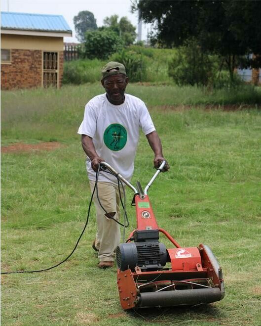 Print headline: MKP Far East Branch lends a hand at Masimini Primary School Web Headline: MKP Far East Branch cleans up Masimini Primary School Teaser: The MKP Far East Branch rolled up its sleeves at Masimini Primary School in Kwa-Thema, hosting a clean-up campaign aimed at creating a safer learning environment and identifying challenges that