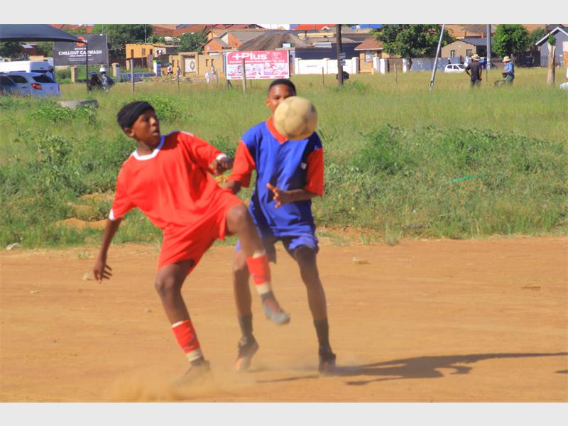 A tactical battle between the Kopano FC and the Tjovitjo Sports Club ended in a 1-1 draw at the Tsakani Ext 5 ground.