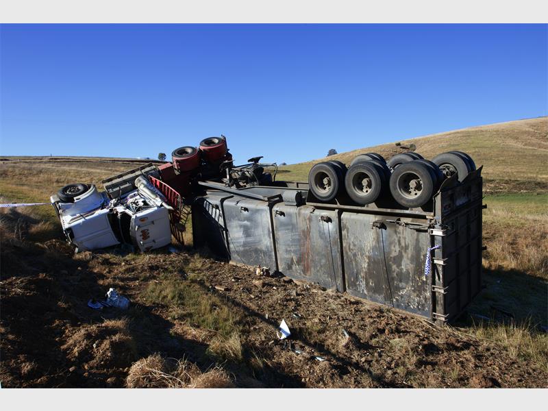 The Retail Motor Industry Organisation has warned motorists and pedestrians to avoid crash scenes after a diesel tanker spilt 30,000 litres of fuel at the M7 and N2 on-ramp in Durban.