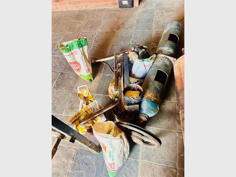 Duduza: SAPS arrests two in illegal mining bust, eight others for drugs