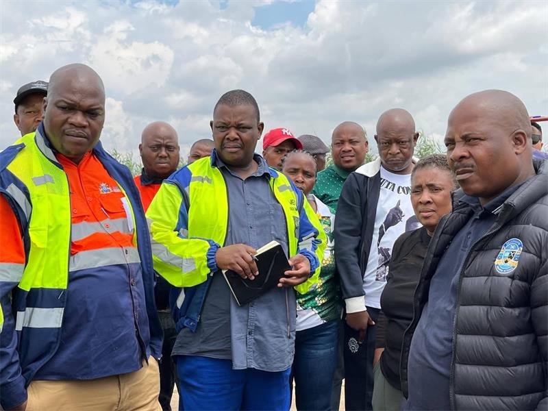 Gauteng Infrastructure MEC calls for immediate and long-term solutions as safety and payment concerns surface in Duduza and Tsakane.