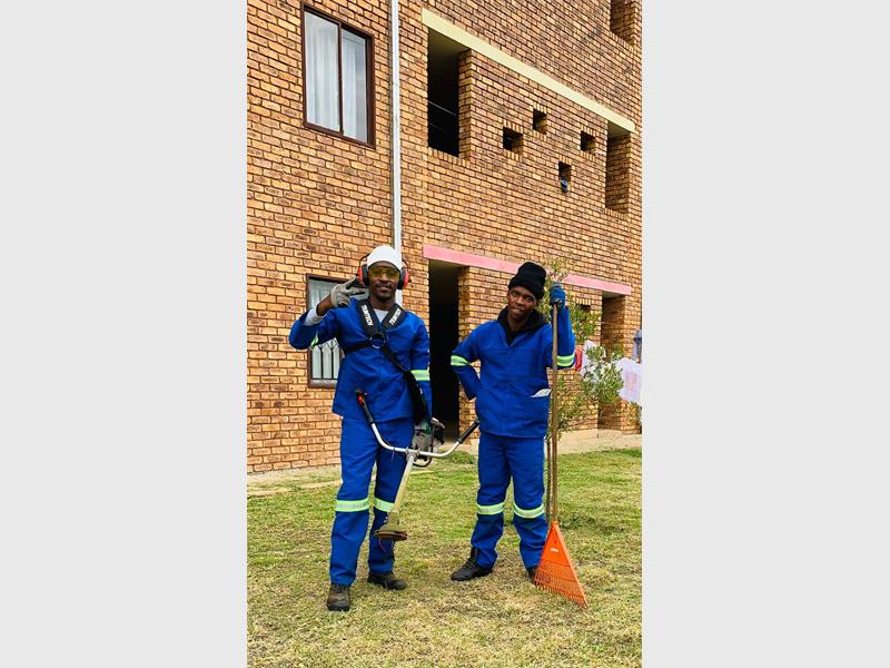 Despite not living in the area, Thulane Dhlamini took it upon himself to clean Mega City Flats, inspiring residents and promoting safer surroundings.