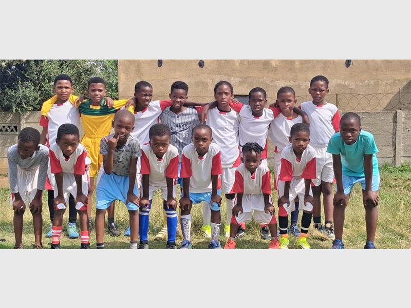 A tightly contested match between Tjovitjo FC and Paragorn FC highlights discipline, learning, and teamwork despite a 0-0 draw.