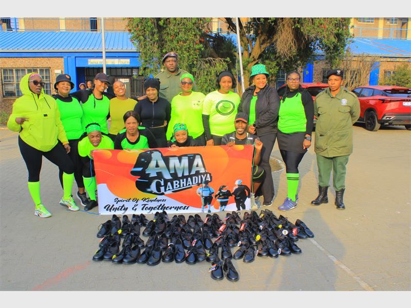 Kwa-Thema fitness group Ama-Gabhadiya donated 40 pairs of school shoes and over 20 dignity towels to needy learners at Kenneth Masekela Secondary School while calling for united action against bullying and drugs.