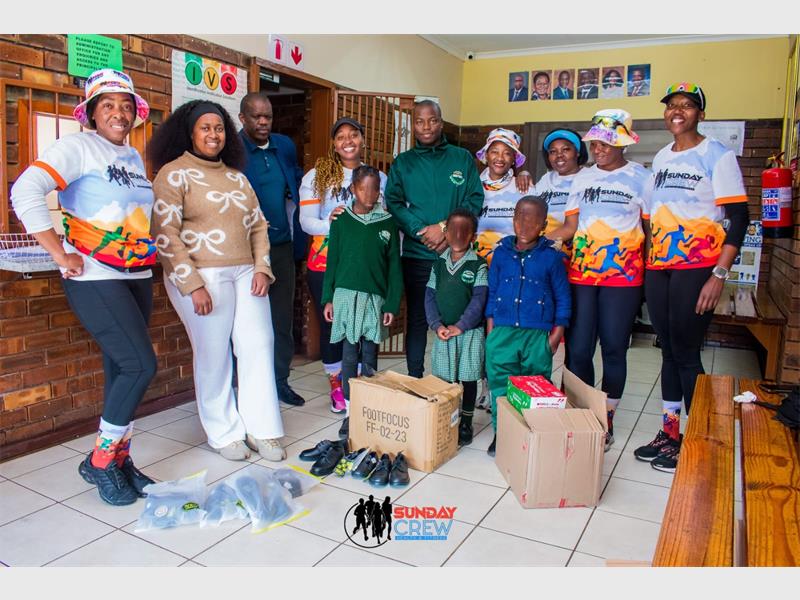 The Sunday Crew Health and Fitness Organisation donated 30 pairs of school shoes to learners at Thembalikazulu Primary School and 96 packs of sanitary towels to Nkumbulo Secondary School as part of its mission to uplift disadvantaged learners in Kwa-Thema.