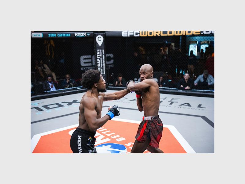 The match was scored 30-27 in Mkhwanazi's favour, taking his record to five wins and four losses.