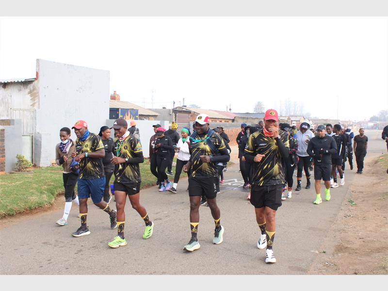 Sunday Crew Health and Fitness Club honoured its Comrades Marathon runners with a special breakfast send-off while encouraging community support ahead of race day.