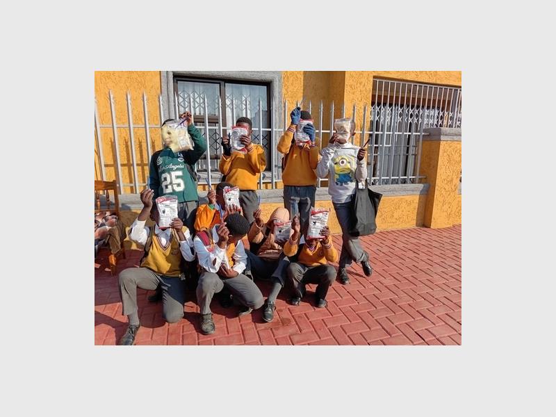 Feed a Child, Feed a Nation distributed meal packs to vulnerable families.