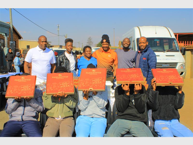 Healing Lives, together with Thunder Eagle Spur, RocoMamas and Panarottis at Carnival City, treated more than 30 children from Reconciliation NPO to a special meal while appealing for support to help sustain the organisation's work.
