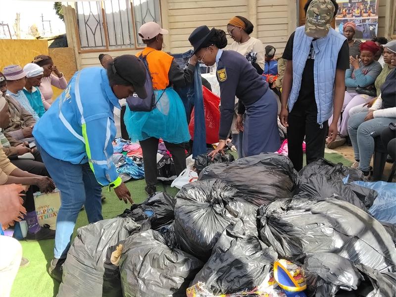 Duduza SAPS and partners mark Mandela Day with donations and community outreach at Bring Back Hope NGO