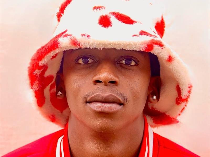 Kwa-Thema-born music producer, vocalist and sound engineer Siphiwe 'Intoyokthenga' Sibiya is making a name for himself through collaborations with established artists and a growing international presence.