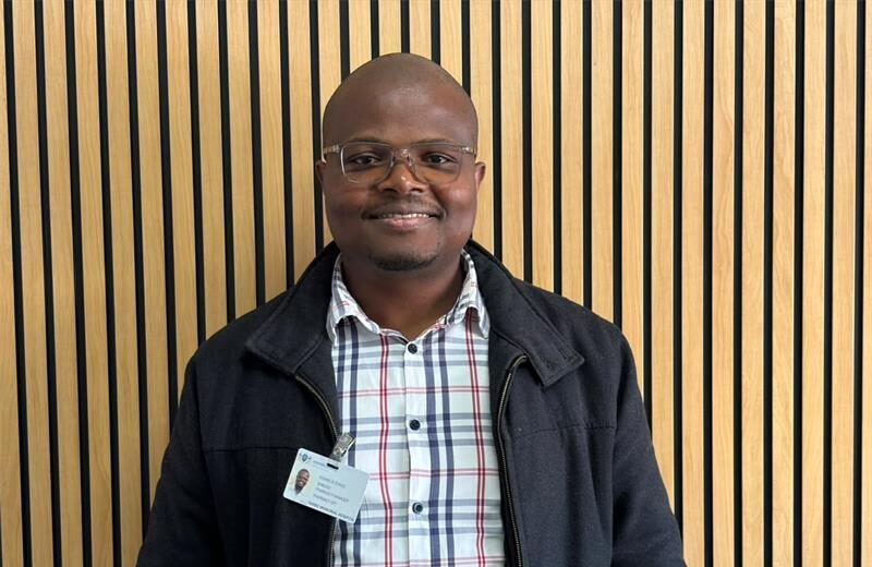 Throwing expired medicine in the bin or flushing it down the toilet could put your family, community and the environment at risk. Learn how to dispose of unused medication safely.
Fanie Mthupha