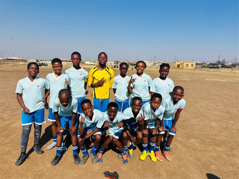 Mesh Sports Club staged a spirited comeback before holding their nerve in a dramatic penalty shootout to defeat Tsakane Vultures 5-4 in a thrilling semi-final at Muzi Ground.