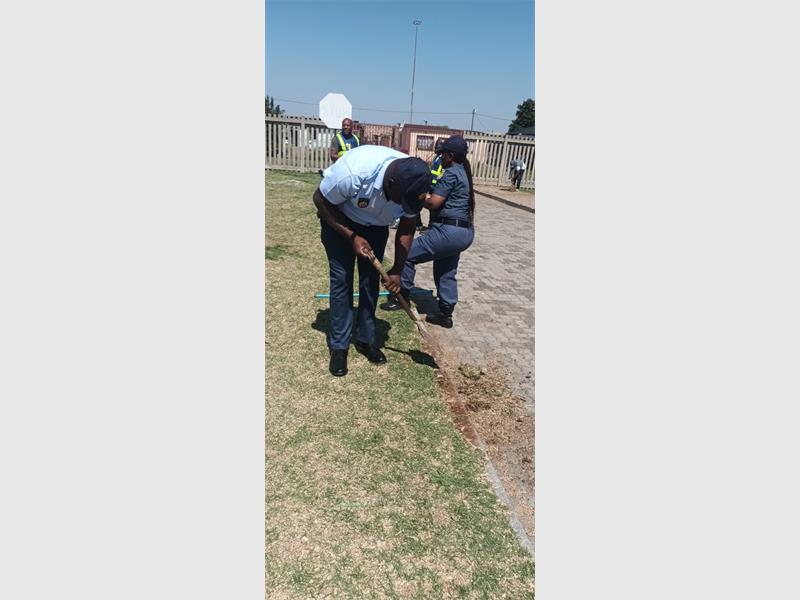 The Tsakani SAPS, CPF members and many other law enforcement agencies and stakeholders cleaned Michael Mkhwanazi Primary School.