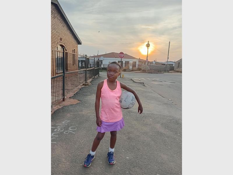 Bonolo Bangani (8) is a netball wing attacker and centre player who aspires to see herself play netball professionally, to represent her peers, team and to make her family proud.