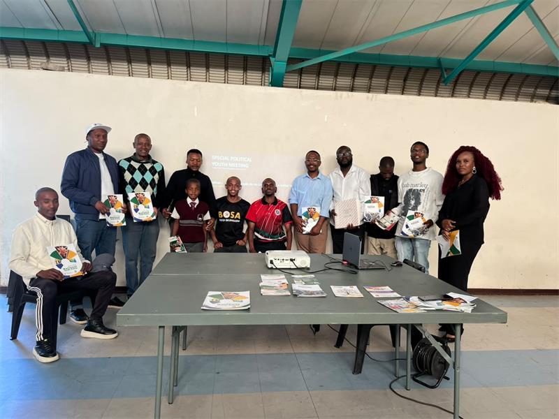 The African Luminary held a meeting with youth of various political parties to call the young people to come together to bring changes in the communities.