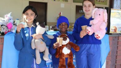 Saina Bassam, Zuwa Luwo and Danijela Aracic donate for the patients in wards. Photo: Duduzile Khumalo