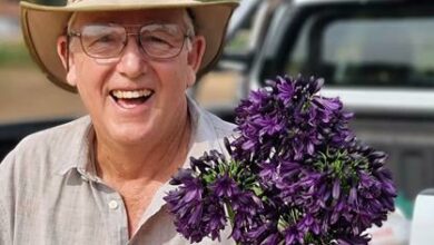 Andy De Wet with his Agapanthus Black Jack.