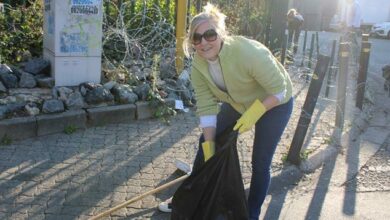 Julia Tew cleans up the street. Photo: Duduzile Khumalo