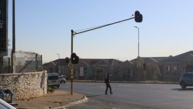 Although the traffic intersection between Alon and Rivonia roads was temporarily not working on the morning of August 7, JRA was on site - and had the traffic lights up and running in time for motorists and pedestrians to safely cross lanes. Photo: Lebogang Tlou