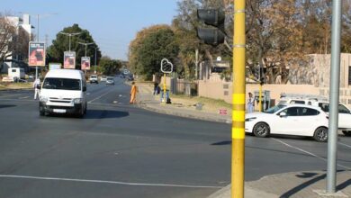 The intersection outside Pick and Pay on Rivonia (Outspan and Rivonia roads intersection) is one notable spot where a woman, with a child, is most frequently spotted pleading for assistance from motorists in Sandton. Photo: Lebogang Tlou