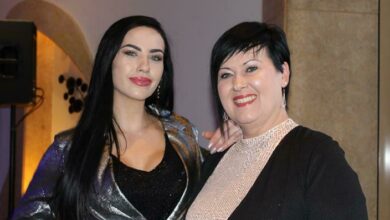 Britney Collins and Bianca Braker look forward to beauty make up talks. Photo: Duduzile Khumalo
