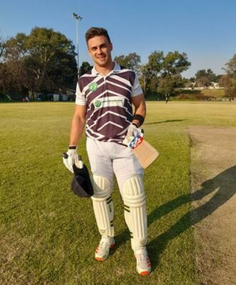 Michele Peruch from the HardlyAthleticCC plays in the Last Man Standing league.