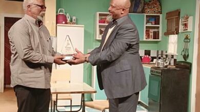 Sello Maake KaNcube awards John Kani the inaugural Kenny Majozi Award. Photo: Lebogang Tlou