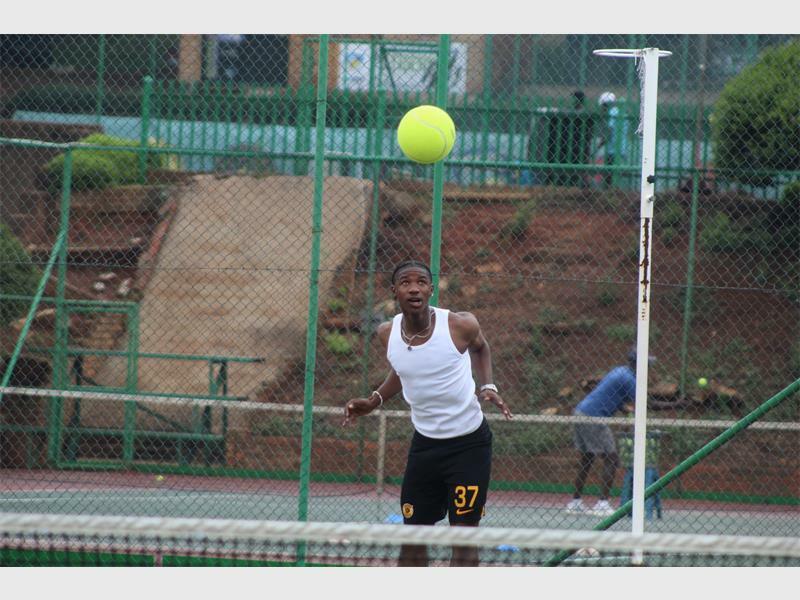 Samkelo Zwane heads the ball Photo: Duduzile Khumalo