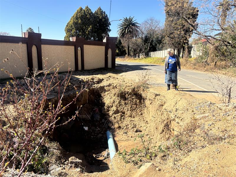 A burst pipe on 5th Road in Kew, wasted water for over a year, but Johannesburg Water says it was only alerted to the leak last month.