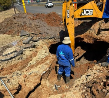Locals in Hurlingham are urged to take note of the work that JW is doing on Winnie Mandela Drive southbound at the Argyle Avenue intersection.